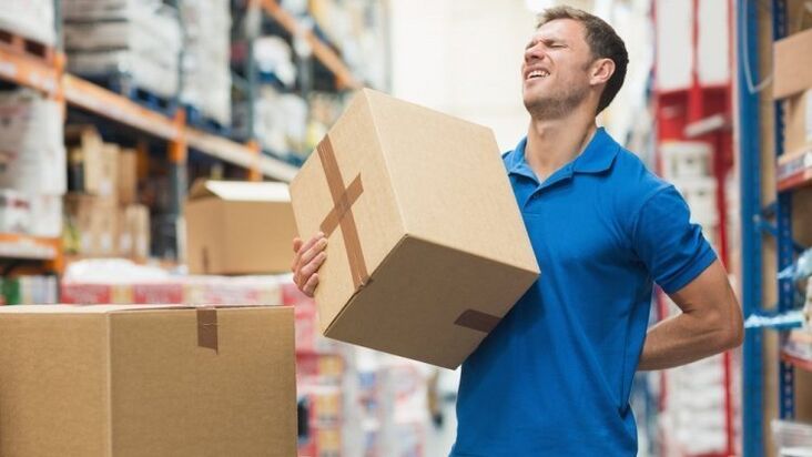 mal de dos en soulevant des poids